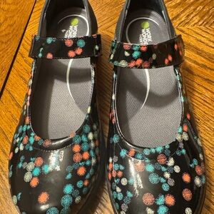 Work Wonders by Dansko Firework Clogs Size 38